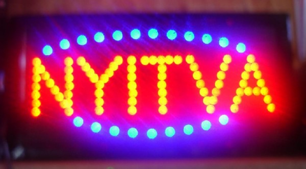 nyitva